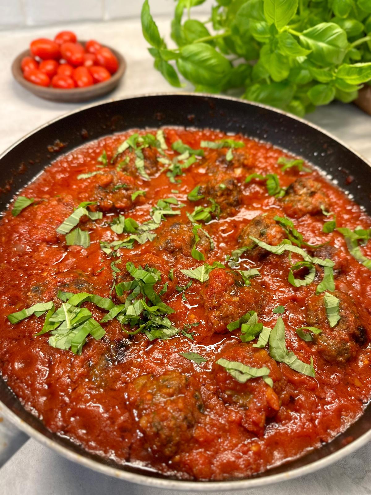 ITALIENSKA KÖTTBULLAR I TOMATSÅS