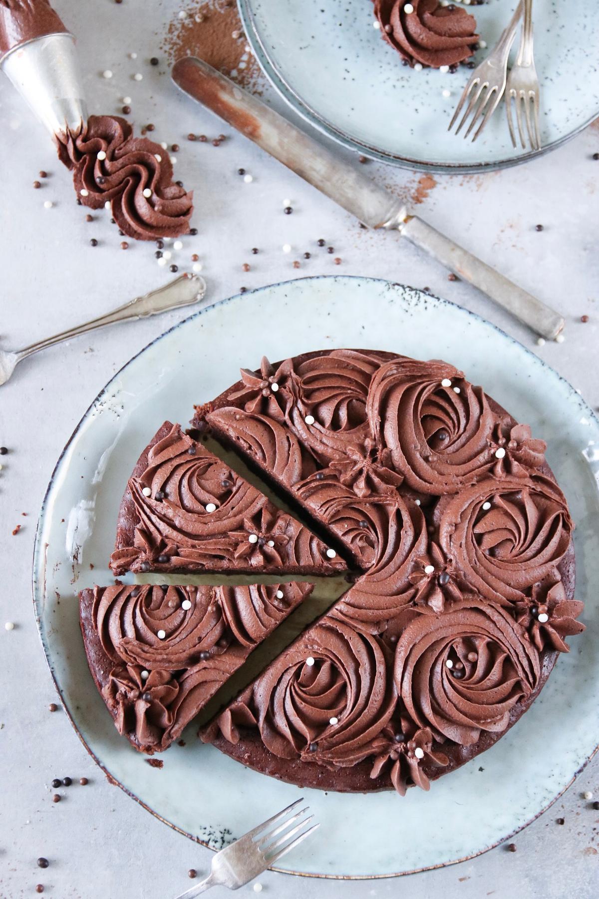 KLADDKAKA MED CHOKLADMOUSSE