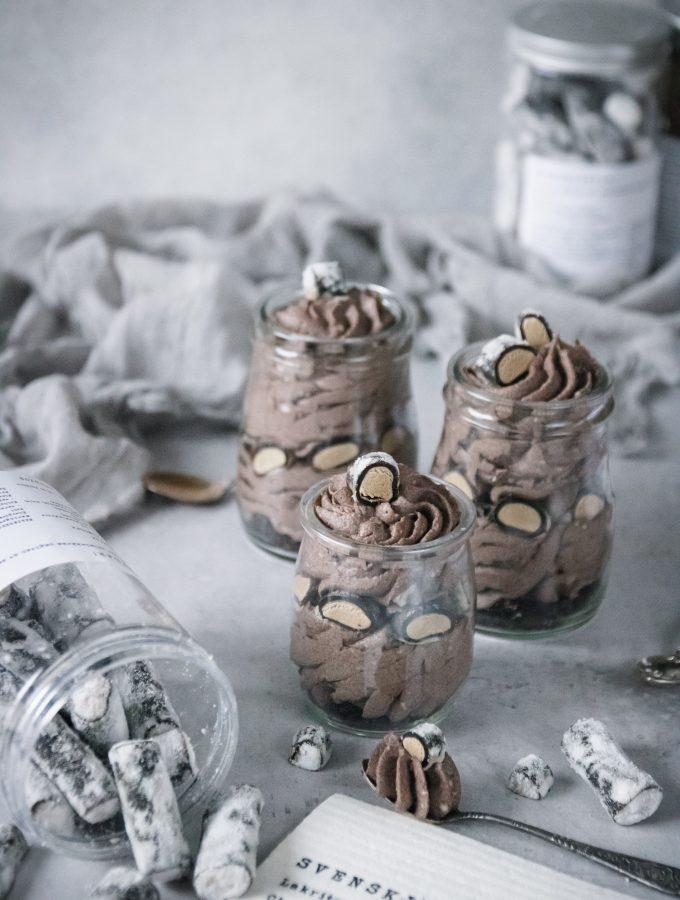 COOKIES AND CREAM MOUSSE MED SALTLAKRITS SVENSKJÄVLAR