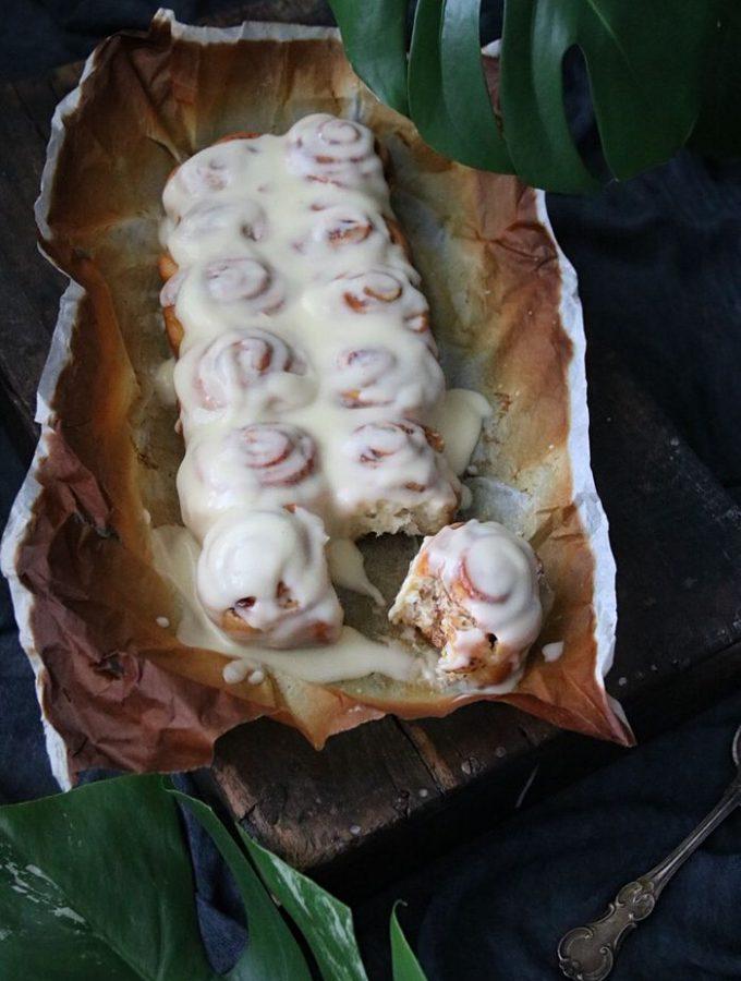 KANELBULLAR MED FÄRSKOSTGLASYR