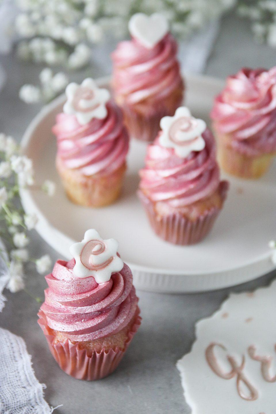 VANILJCUPCAKES MED VIT CHOKLADKRÄM