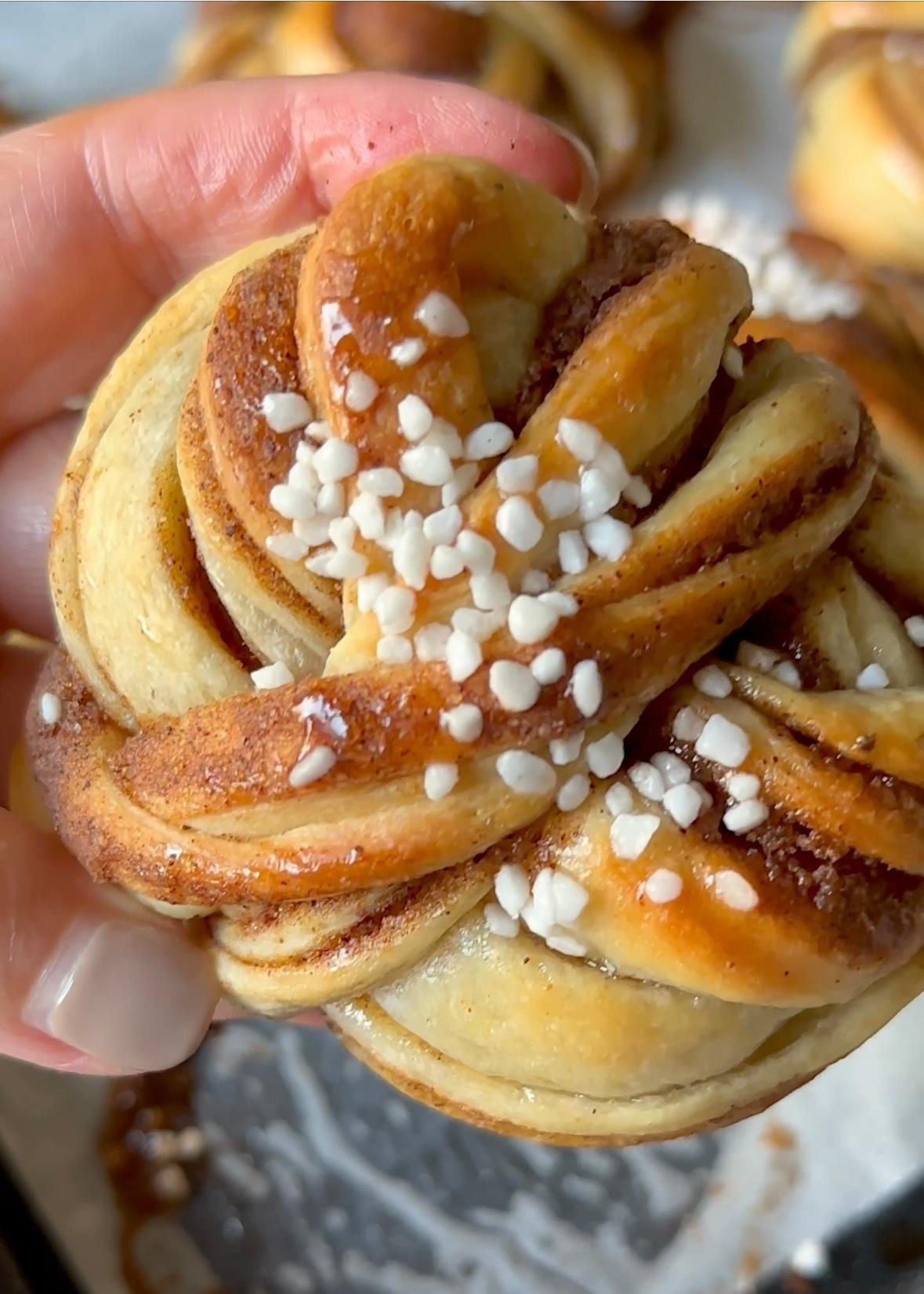 KANELBULLAR MED BRYNT SMÖR