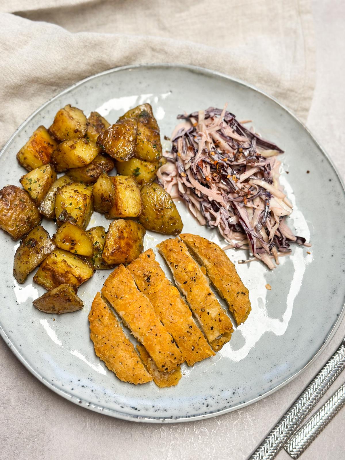 UGNSROSTAD POTATIS MED MAX KYCKLING OCH KÅLSALLAD